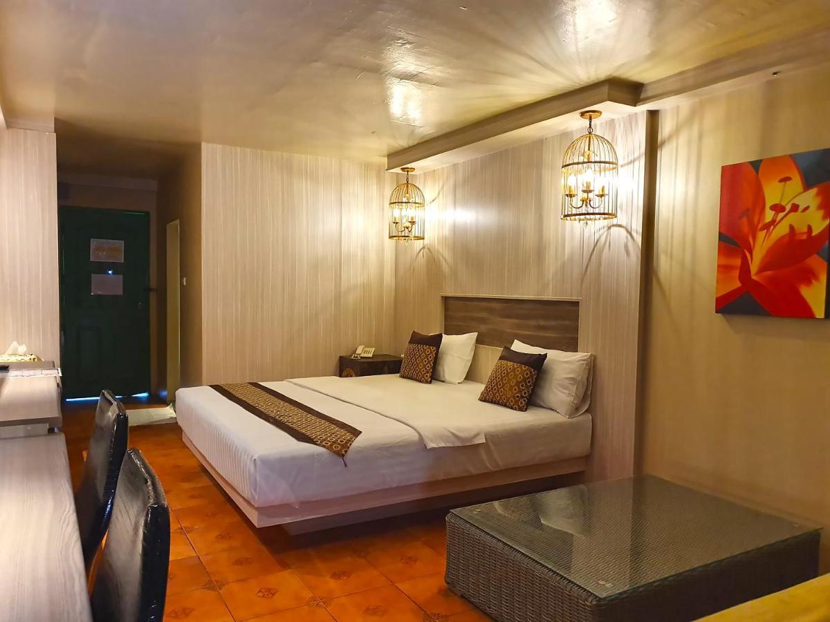 The Montana Lodge-Sathorn Бангкок Экстерьер фото