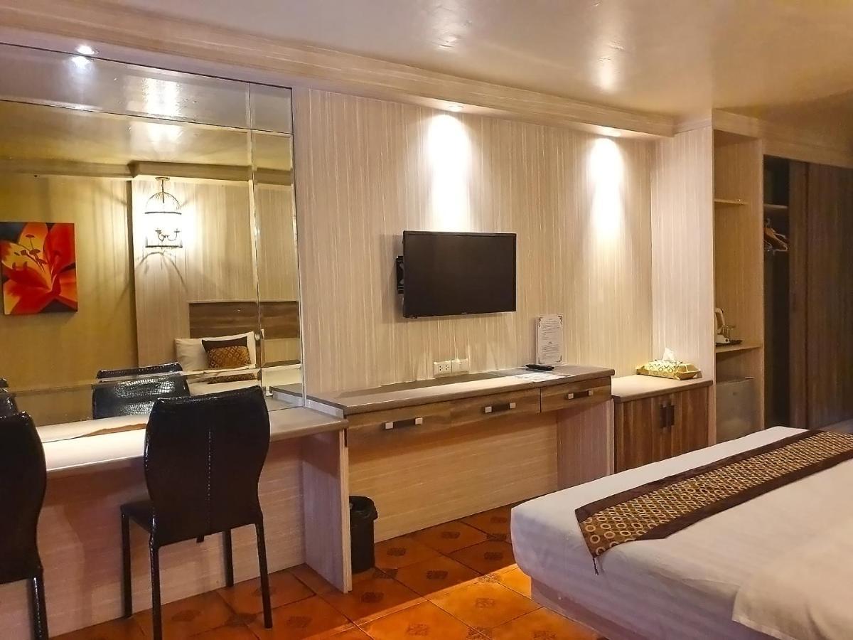 The Montana Lodge-Sathorn Бангкок Экстерьер фото