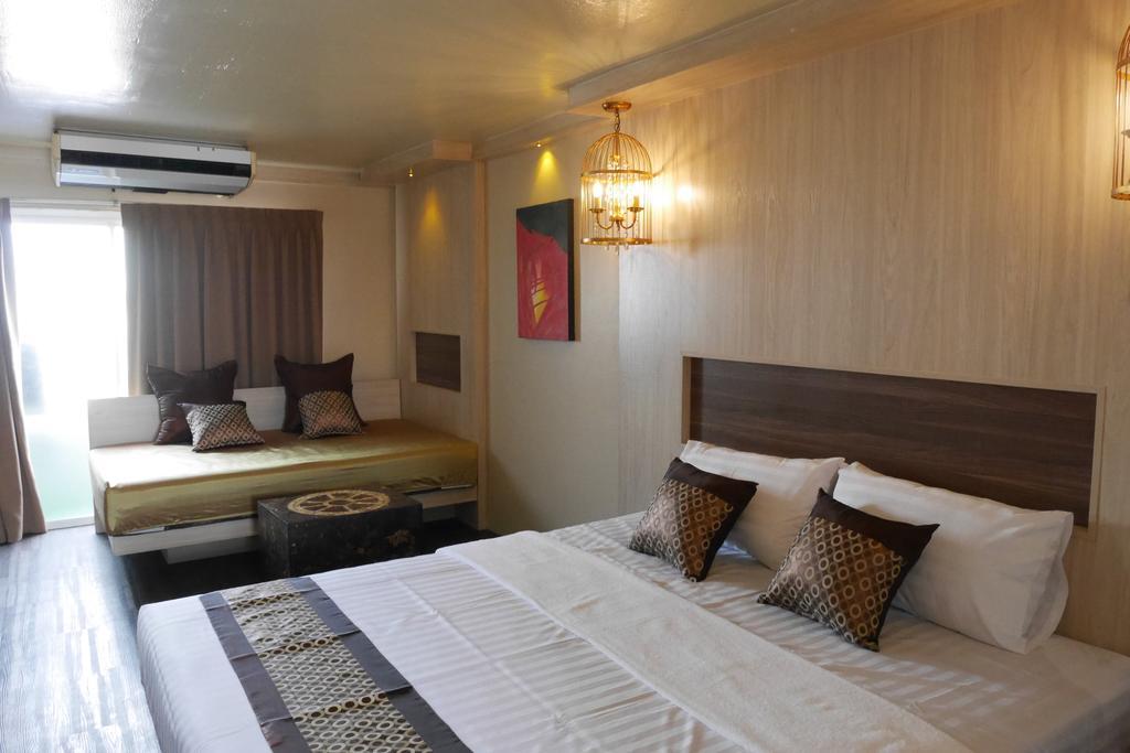 The Montana Lodge-Sathorn Бангкок Экстерьер фото